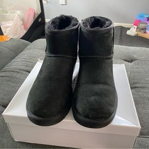 Men’s Ugg - size 10